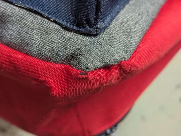 Sac à dos Tann's rouge, bleu et gris brodé T – modèle T'max - photo numéro 7