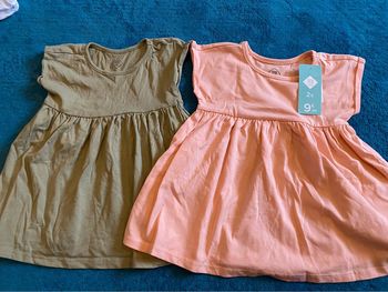 Lot 2 robes 12 mois NEUF