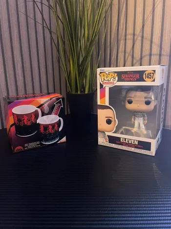 Pack POP Eleven + Tasse Stranger Things