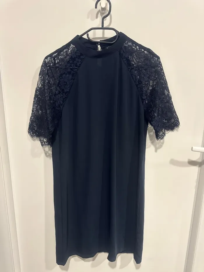 Robe dentelle très élégante idéal cérémonie