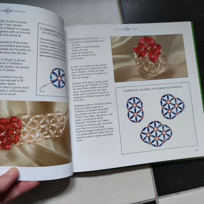 Livre les bijoux en perles modèles créations et matériaux - photo numéro 4