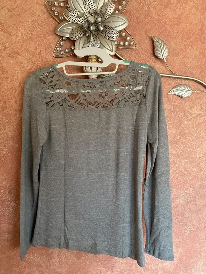 Pull avec dentelle - photo numéro 2