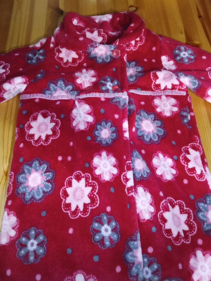 Robe de chambre polaire à 8 ans comme neuve