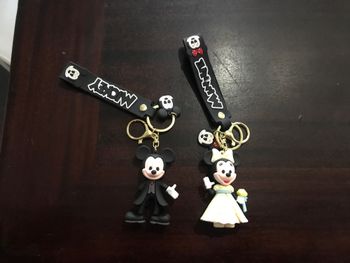 Porte clé figurine Mickey et minnie