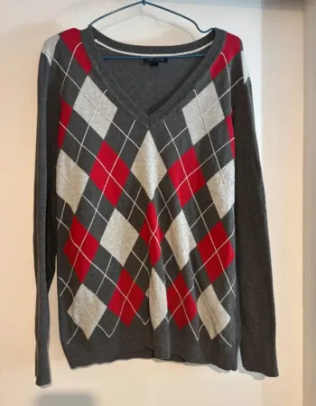 Pull à losanges Tommy Hilfiger gris, rouge et blanc – Taille M