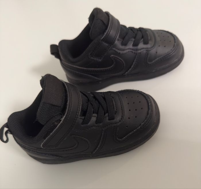 Nike Enfant – Baskets Noires – Taille 23,5 (US 7C) - photo numéro 2