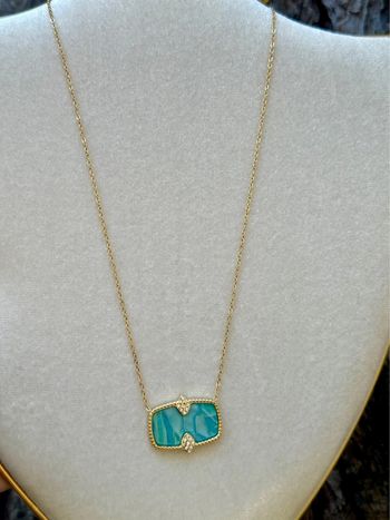 Collier chaîne réglable acier inoxydable or plaque rectangle résine turquoise cristaux