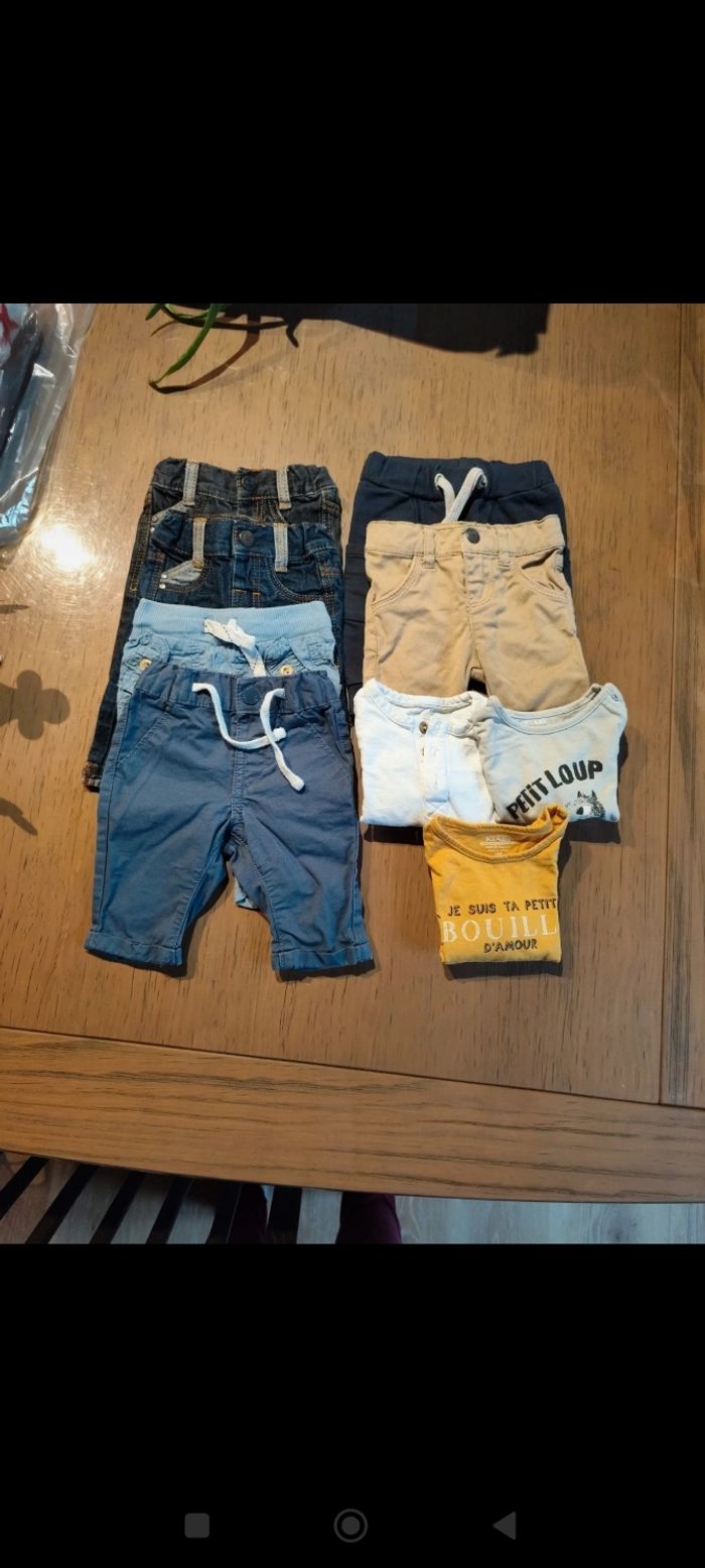 Lot pantalons et t-shirt manches longues 1 mois