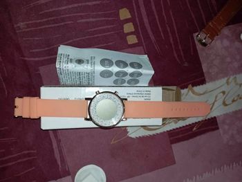 Montre femme orange neuf avec étiquette.