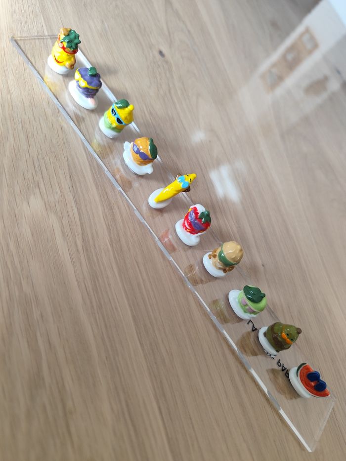 Lot de 10 figurines en céramique " la fruits party"