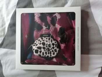 Coffret élégant : foulard aux imprimés colorés + porte-monnaie effet animalier - NEUF - La City