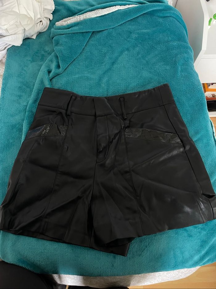 Short en cuir