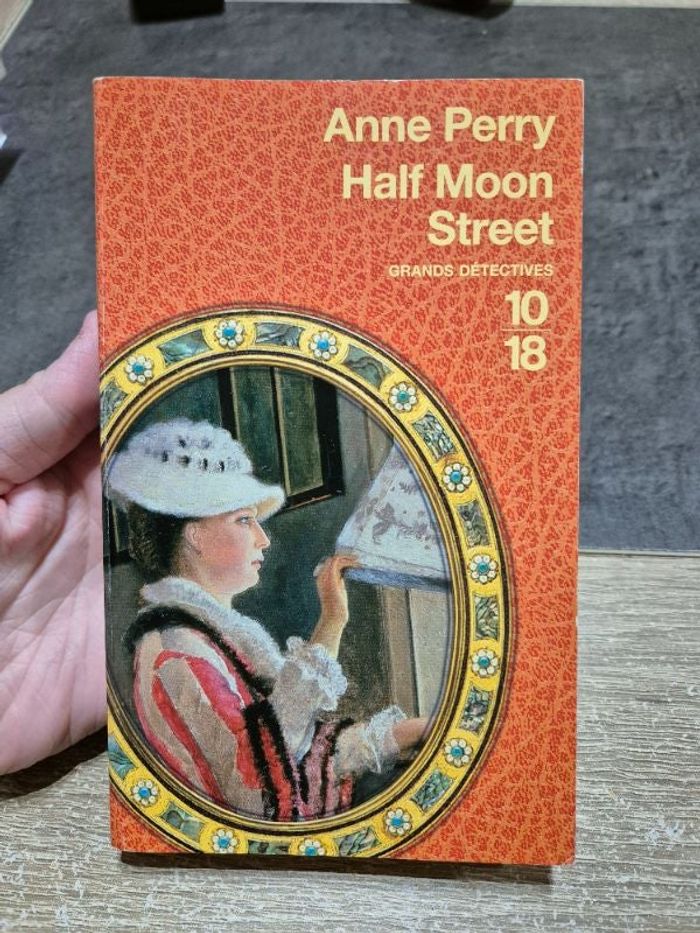 Livre hall moon street