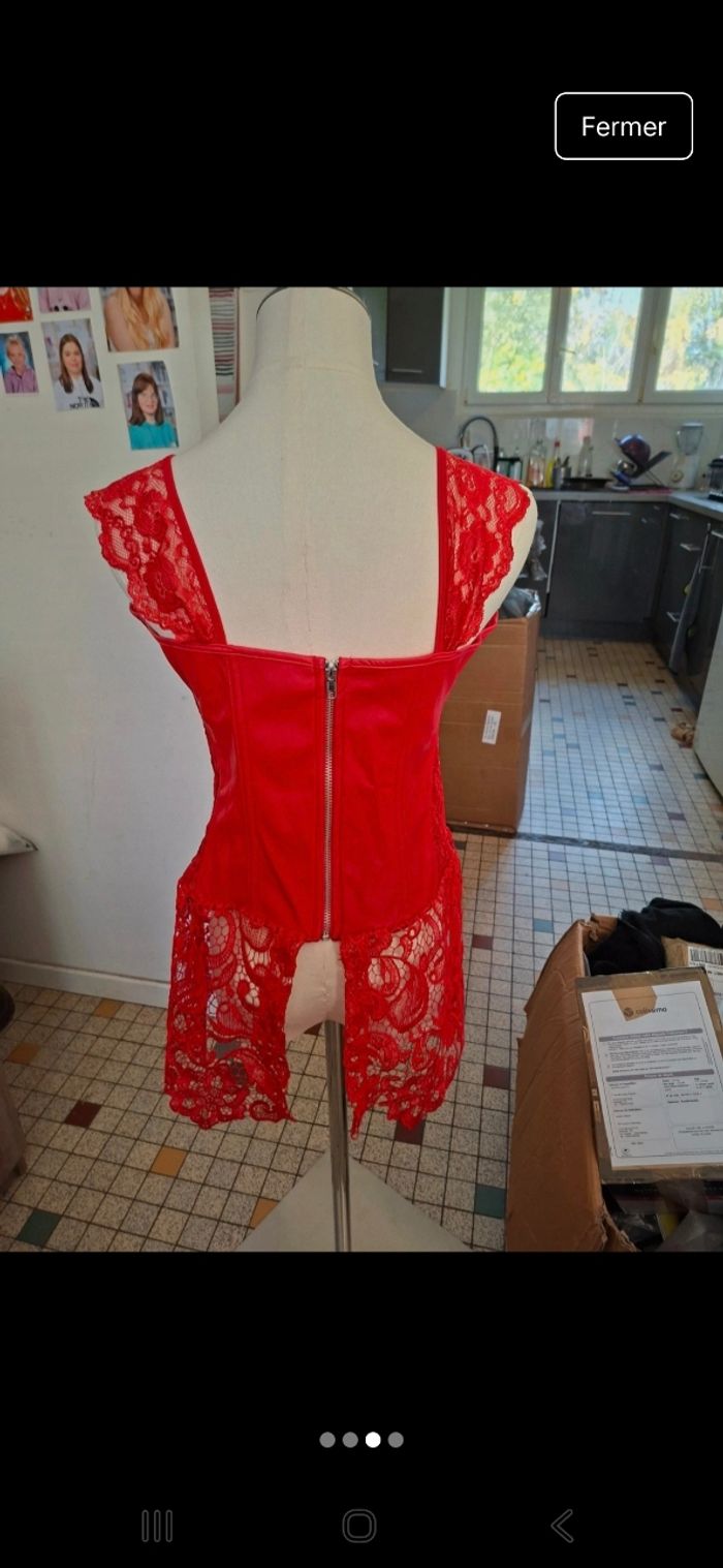 Tenu sexy rouge femme taille 40 neuf - photo numéro 3