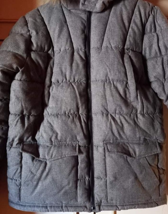 Blouson kiabi 16 ans taille S
Nombreuses poches , chaque côté de la poitrine et deux de chaque côté à la taille 
Mon fils ne l a jamais porté - photo numéro 5