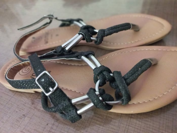 Tong noir brillant 🌞 - photo numéro 2