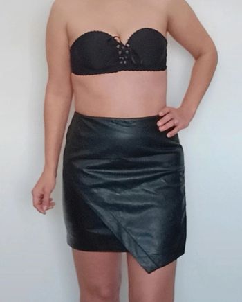 Minijupe similicuir asymétrique sexychic 38/40