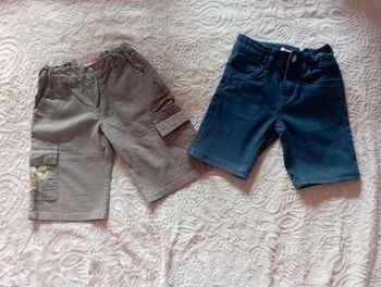 Lot de 2 shorts 4 ans très bon état