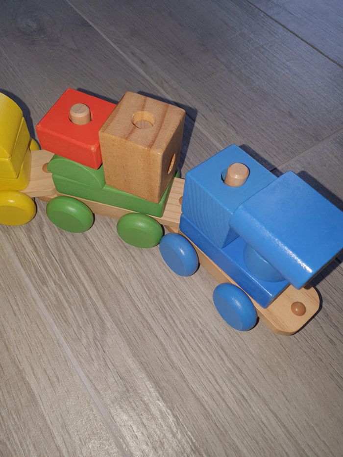 Train en bois qui s'accroche - photo numéro 3