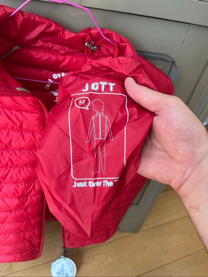 🧥Légère et stylée 🧥 Doudoune JOTT Rouge – Taille M - photo numéro 5