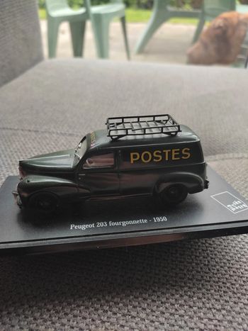 Voiture miniature la poste
