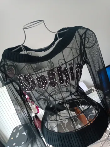 Haut transparent noir