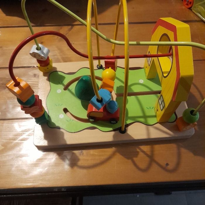 Jouet en bois type cube d'activité