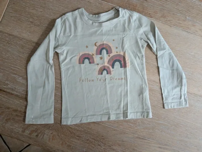 Tee shirt 5/6 ans arc en ciel