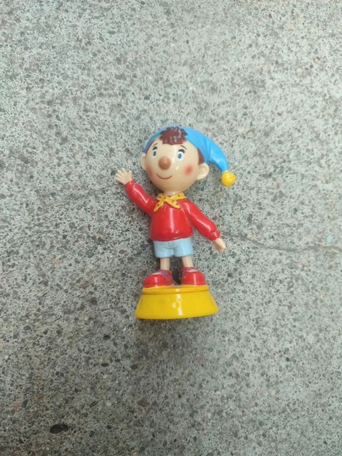 Figurine oui oui