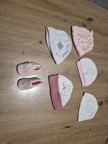 Bonnets et chaussons naissance