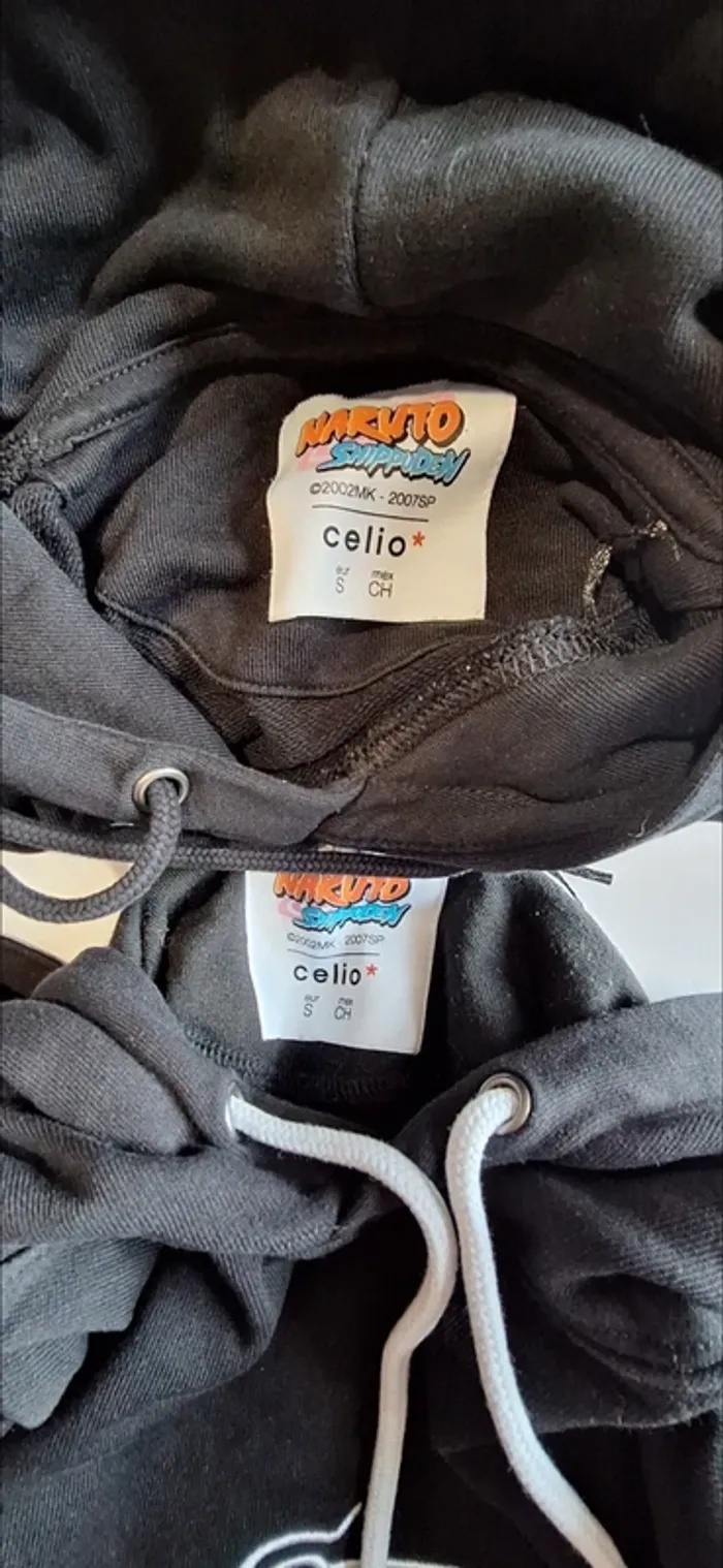 Lots deux sweats capuches Naruto achetés dans la boutique Celio - photo numéro 2