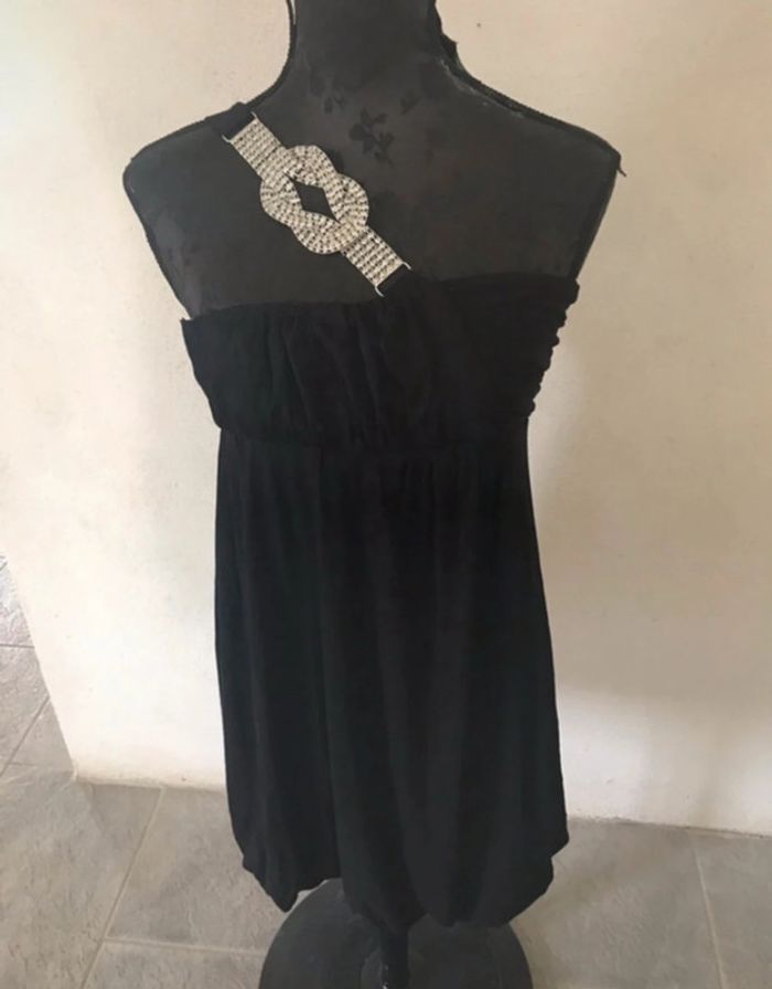 324 - Robe noire soirée bijoux