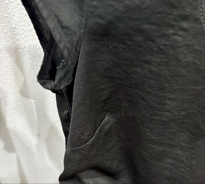 Haut noir effet satiné H&M - Taille 36 - photo numéro 3