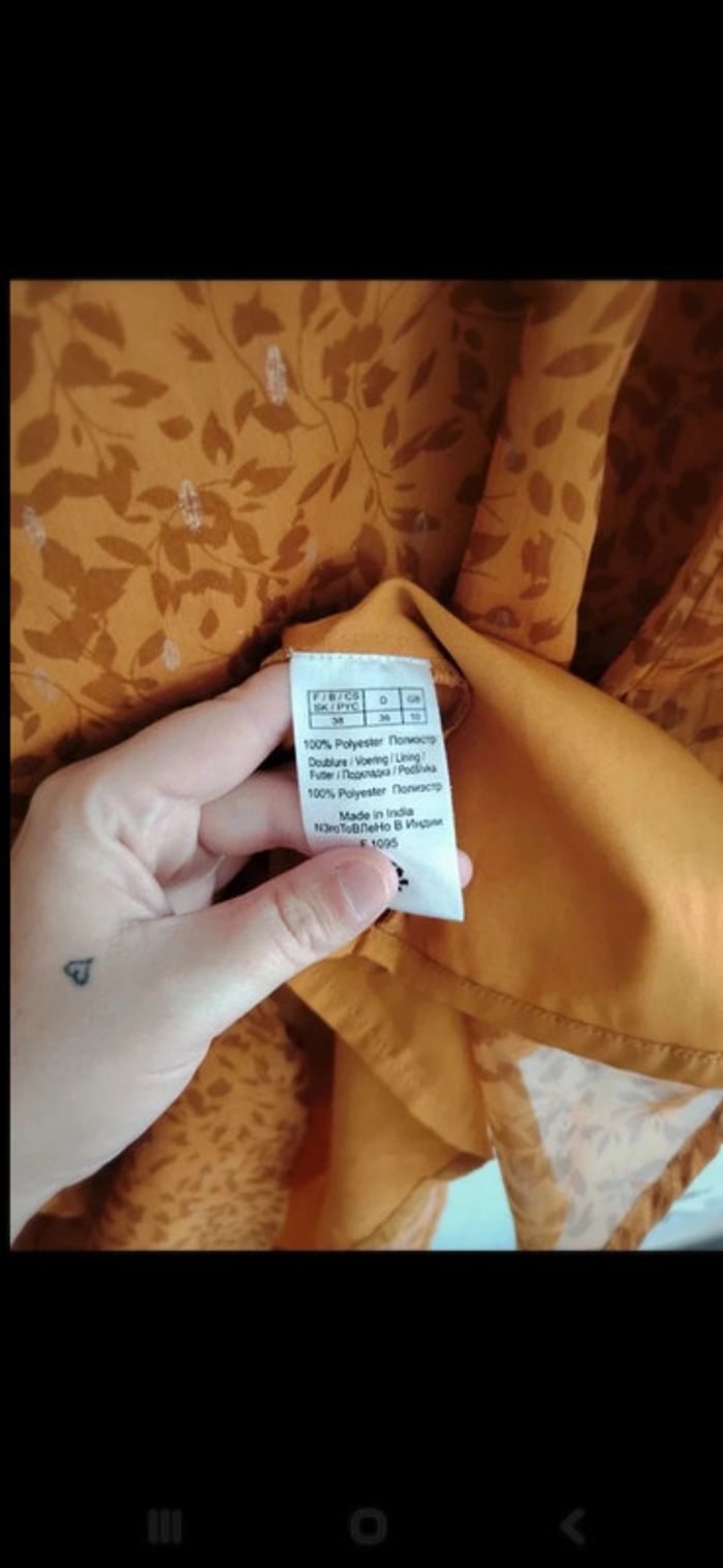 Robe moutarde avec pointe de doré M manche voile - photo numéro 2