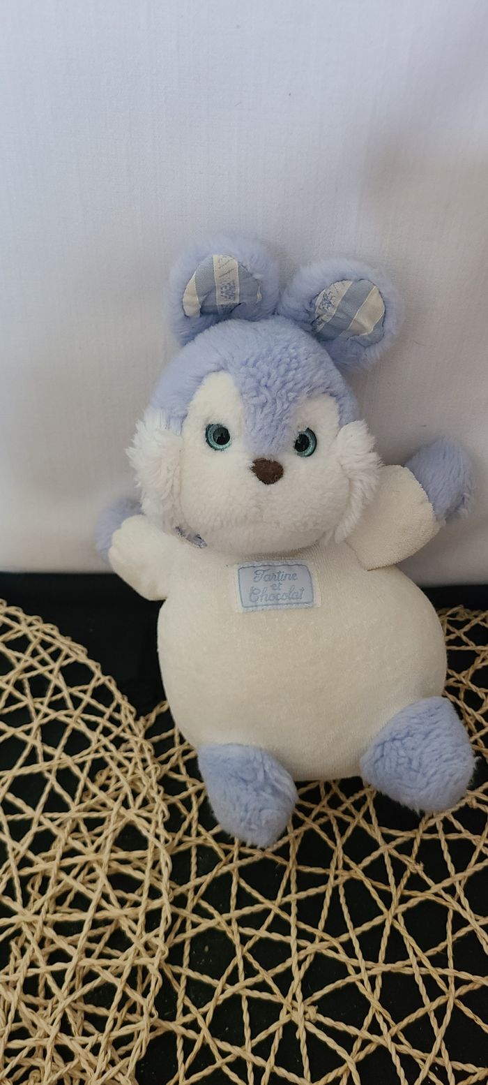 Doudou lapin boule blanc rayé bleu TARTINE ET CHOCOLAT