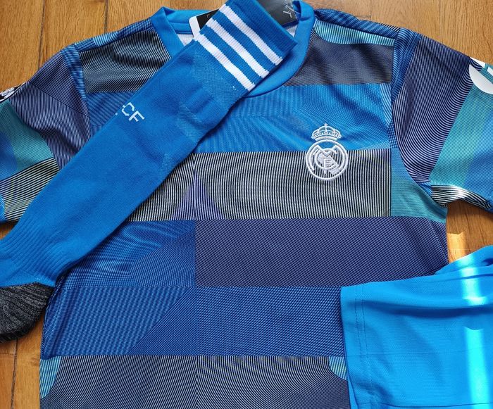 Beau kit Mbappe bleu taille 14 ans modèle 2026 entraînement - photo numéro 4