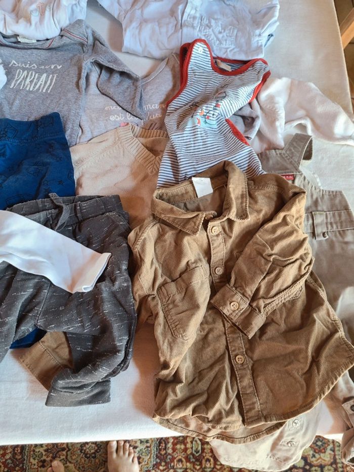 Lot de 16 vêtements 6 mois garcon - photo numéro 2