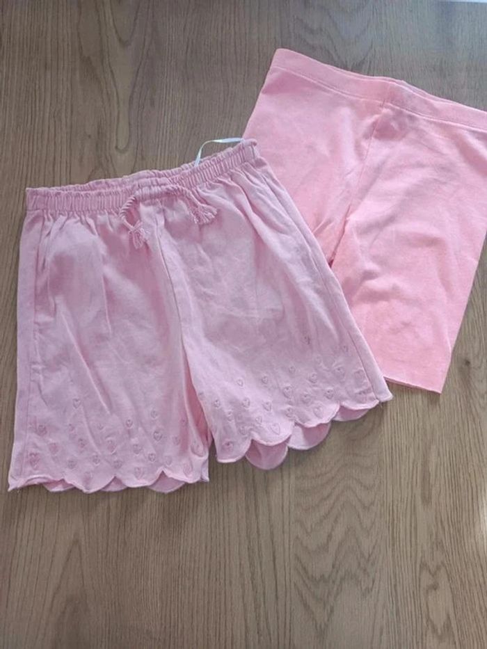 Deux shorts dont un h&m 98cm