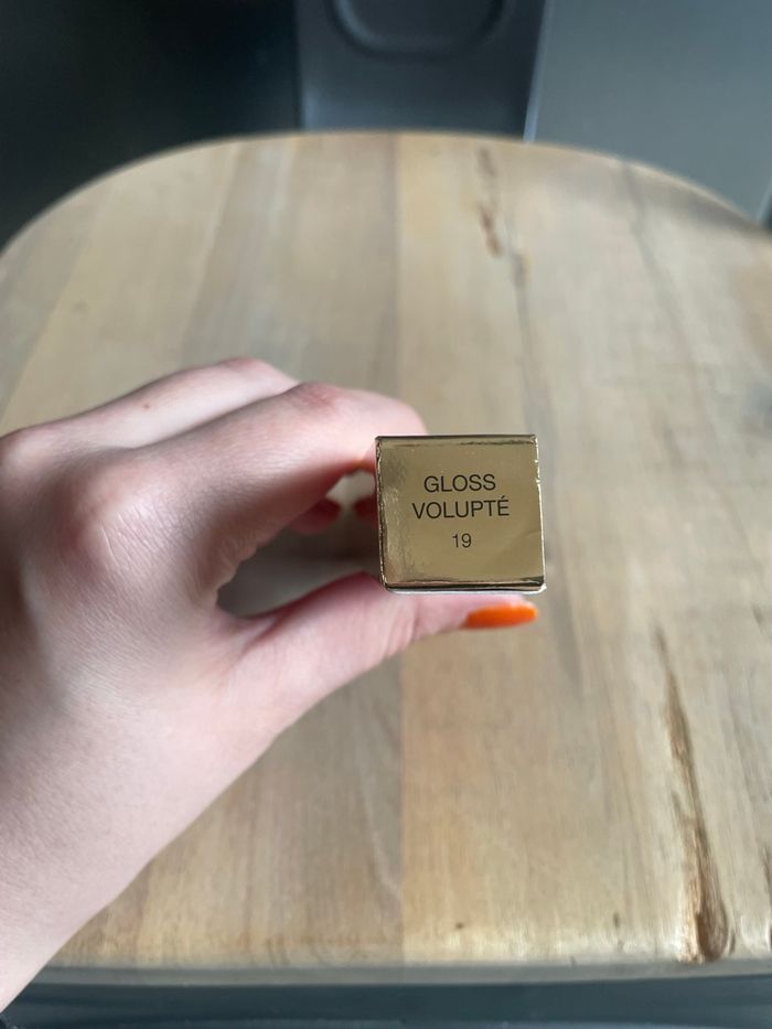 Maquillage Yves Saint Laurent - Gloss à lèvres - Teinte 19 - Gloss Volupté - Neuf avec boîte - photo numéro 4