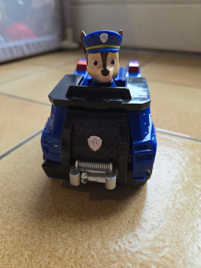 Chase avec son véhicule. - photo numéro 2