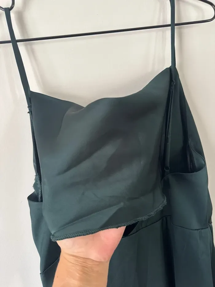 👗 👗 VILA - Robe longue effet satin à col bénitier - vert sapin- neuf avec étiquette - taille 40 - photo numéro 8