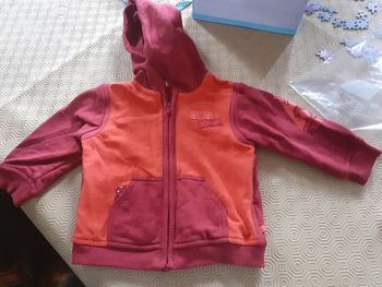 Gilet zippé à  capuche obaibi taille 12 mois