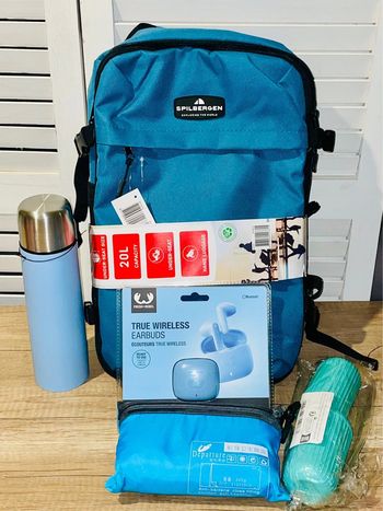 Lot voyage sac Berlin + gourde +ecouteur + accessoires