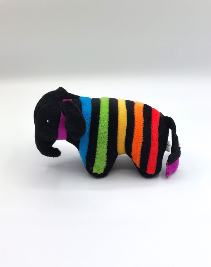 Petite peluche doudou éléphant noir rayures multicolores CAPAROL queue pinceau