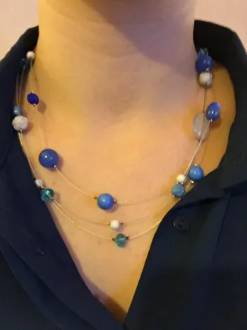 Collier perles bleues