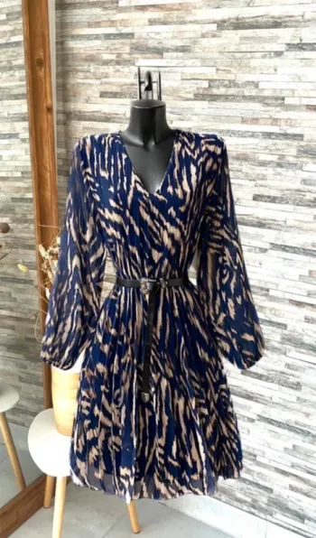 Robe bleu marine et beige