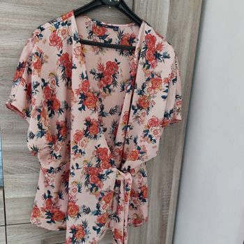 Blouse à fleurs-cache coeur