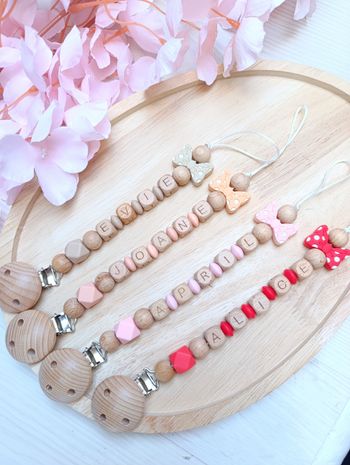 Attache tétine personnalisée noeud