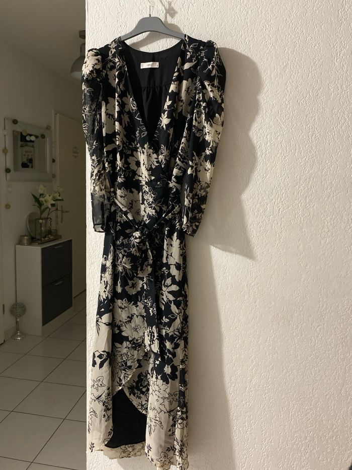Robe à feuilles, noires et crème