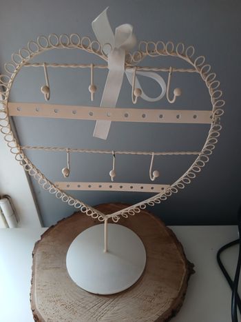 Présentoir à bijoux cœur en métal